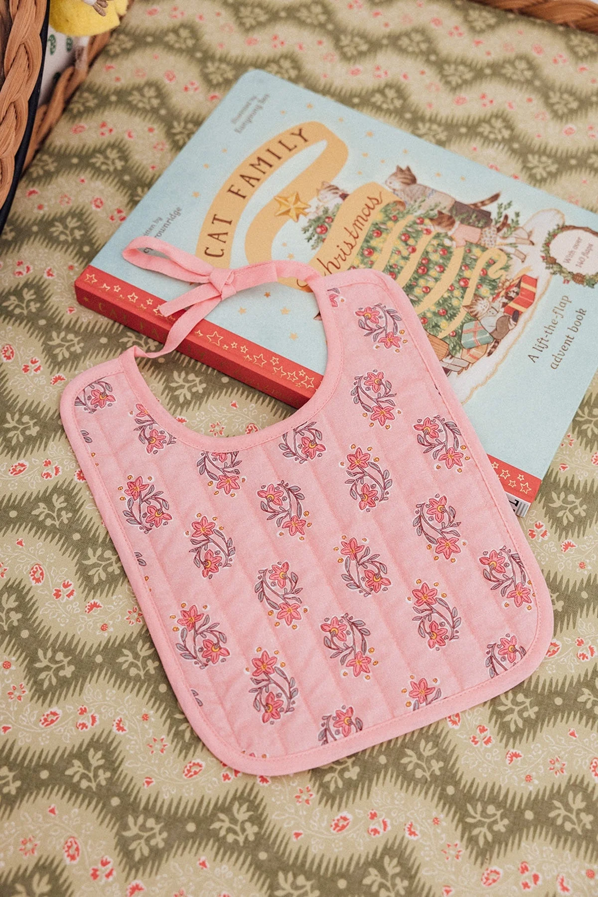 Thais Bib