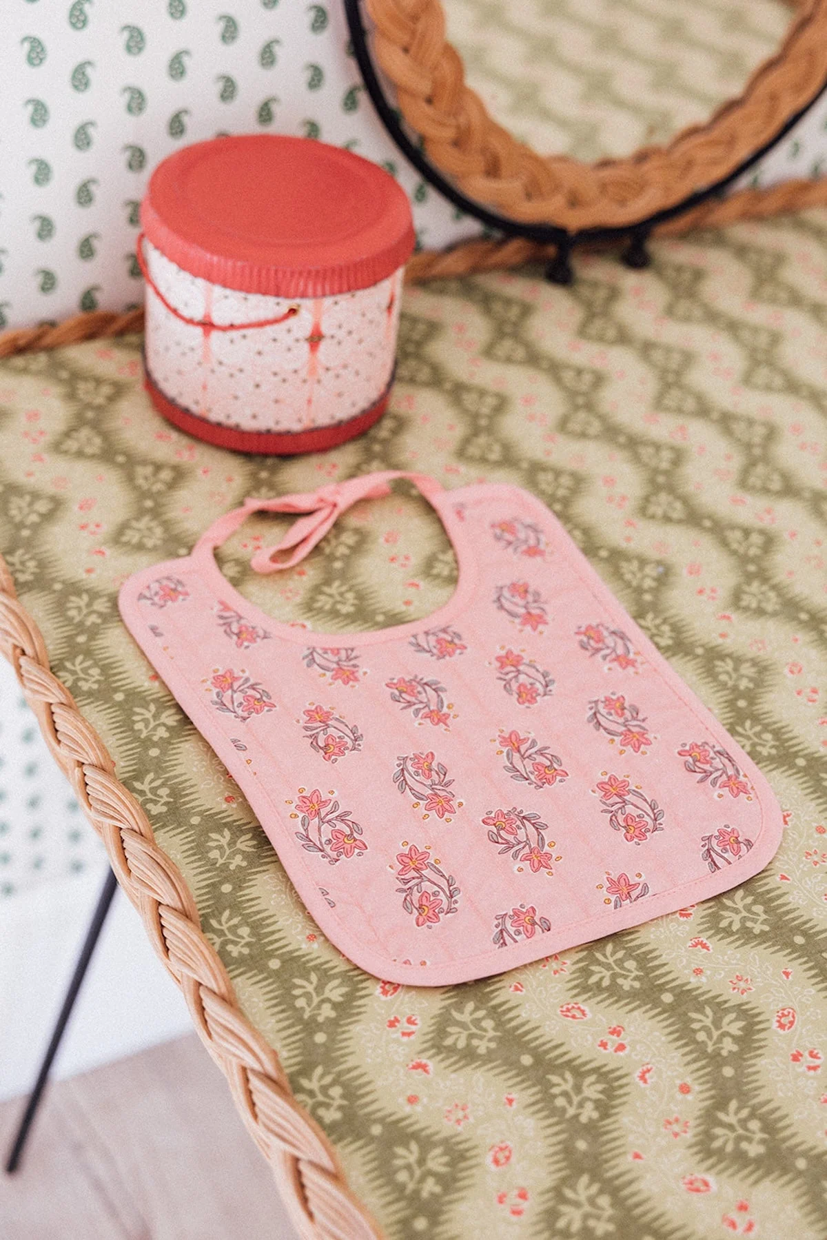 Thais Bib - Image 3